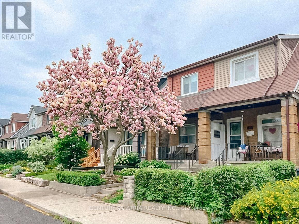 63 Bastedo Avenue, Toronto, Ontario  M1T 1P5 - Photo 2 - E13600320