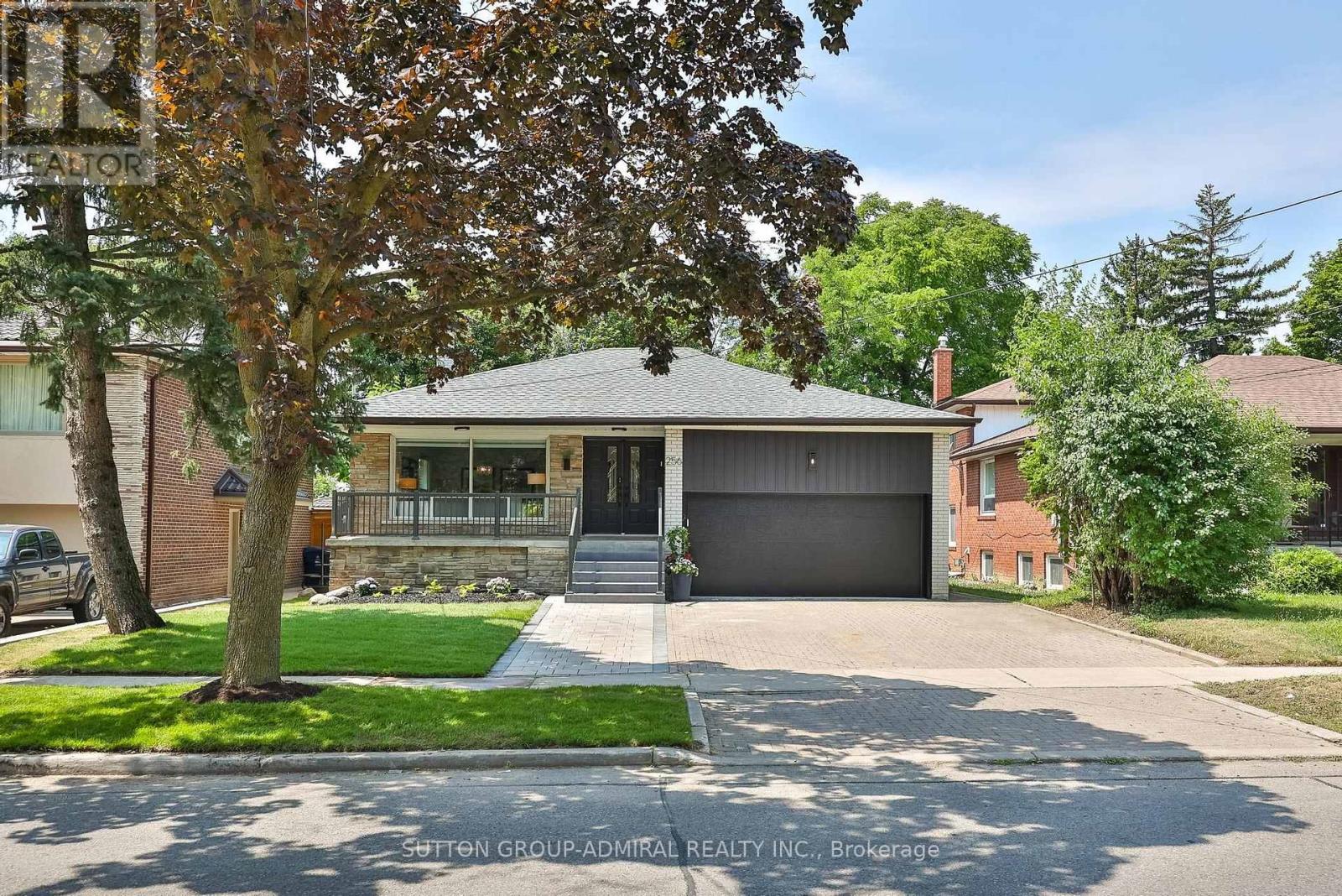 256 TORRESDALE AVENUE, Toronto, Ontario