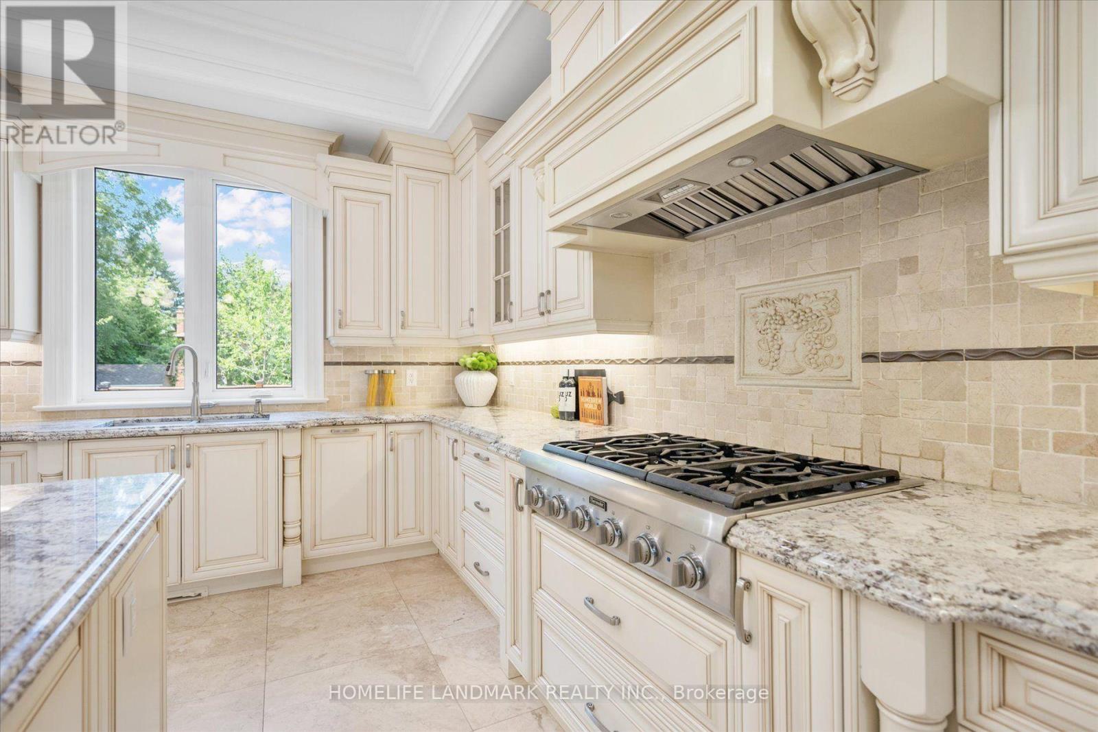 92 Caines Avenue, Toronto, Ontario  M2R 2L3 - Photo 8 - C13600792
