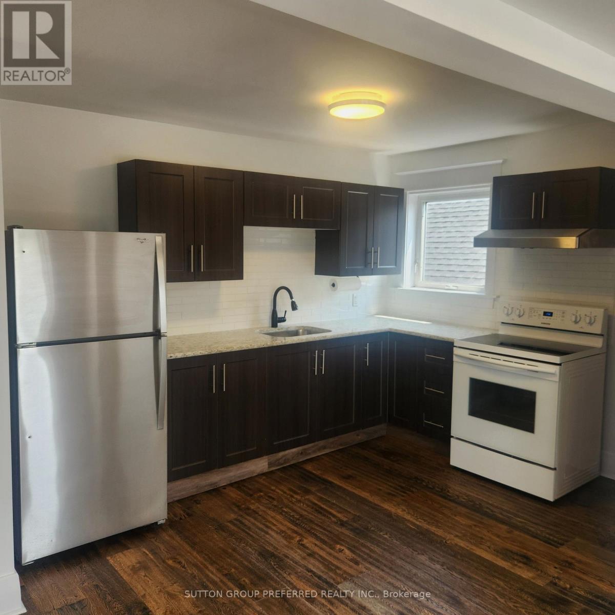 UPPER UNIT - 312 WHARNCLIFFE ROAD S, London South (South F)