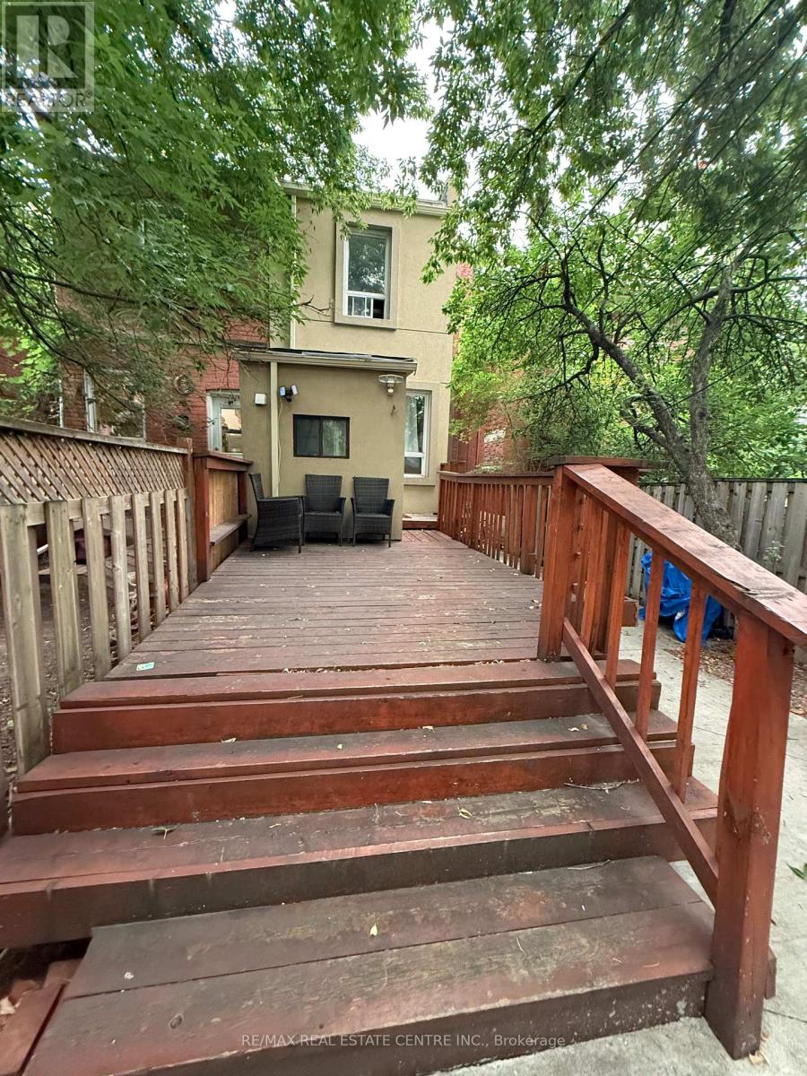 6 Ray Avenue, Toronto, Ontario  M6M 2A8 - Photo 14 - W13579050