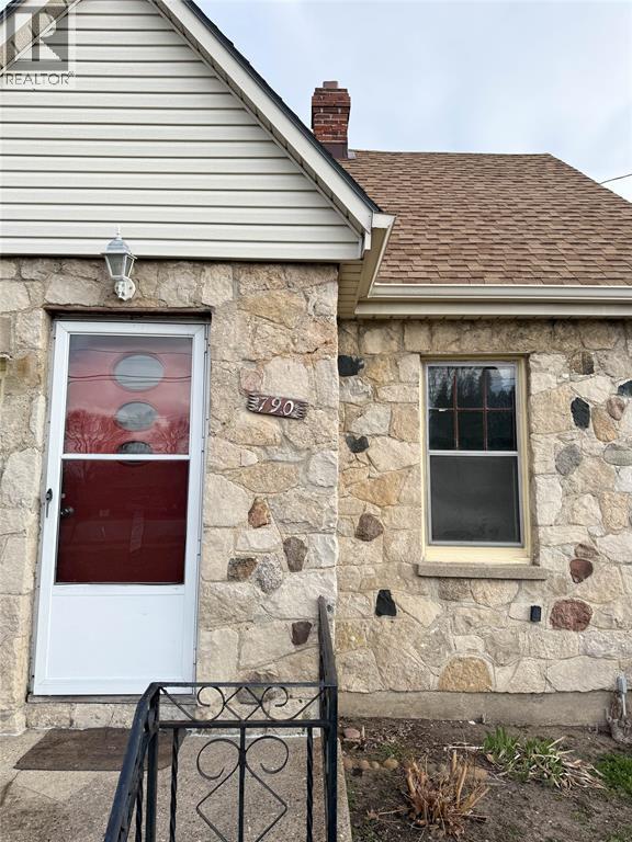 790 London Road, Sarnia, Ontario N8T 4H1 - Photo 2 - 26017654