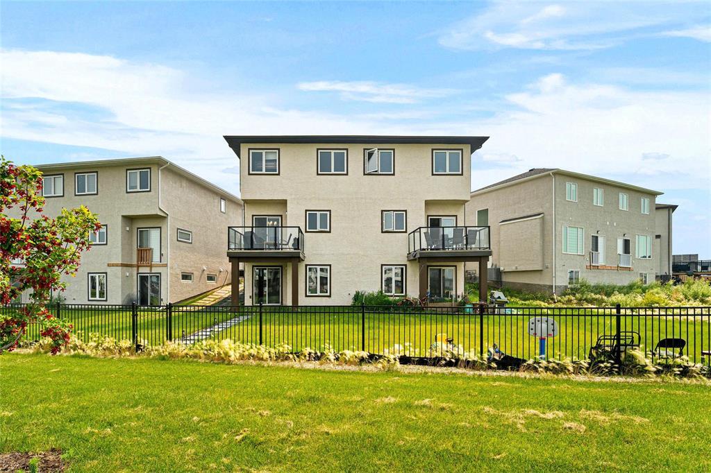 79 Bell Gardens Cove, Winnipeg, Manitoba  R3Y 2E9 - Photo 35 - 202618539