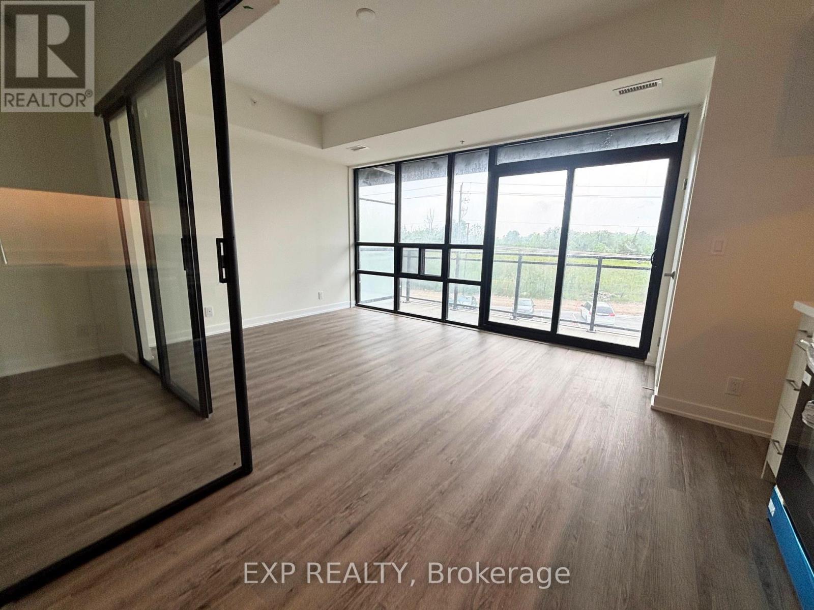 243 - 350 PRINCE CHARLES DRIVE, Welland (Broadway)