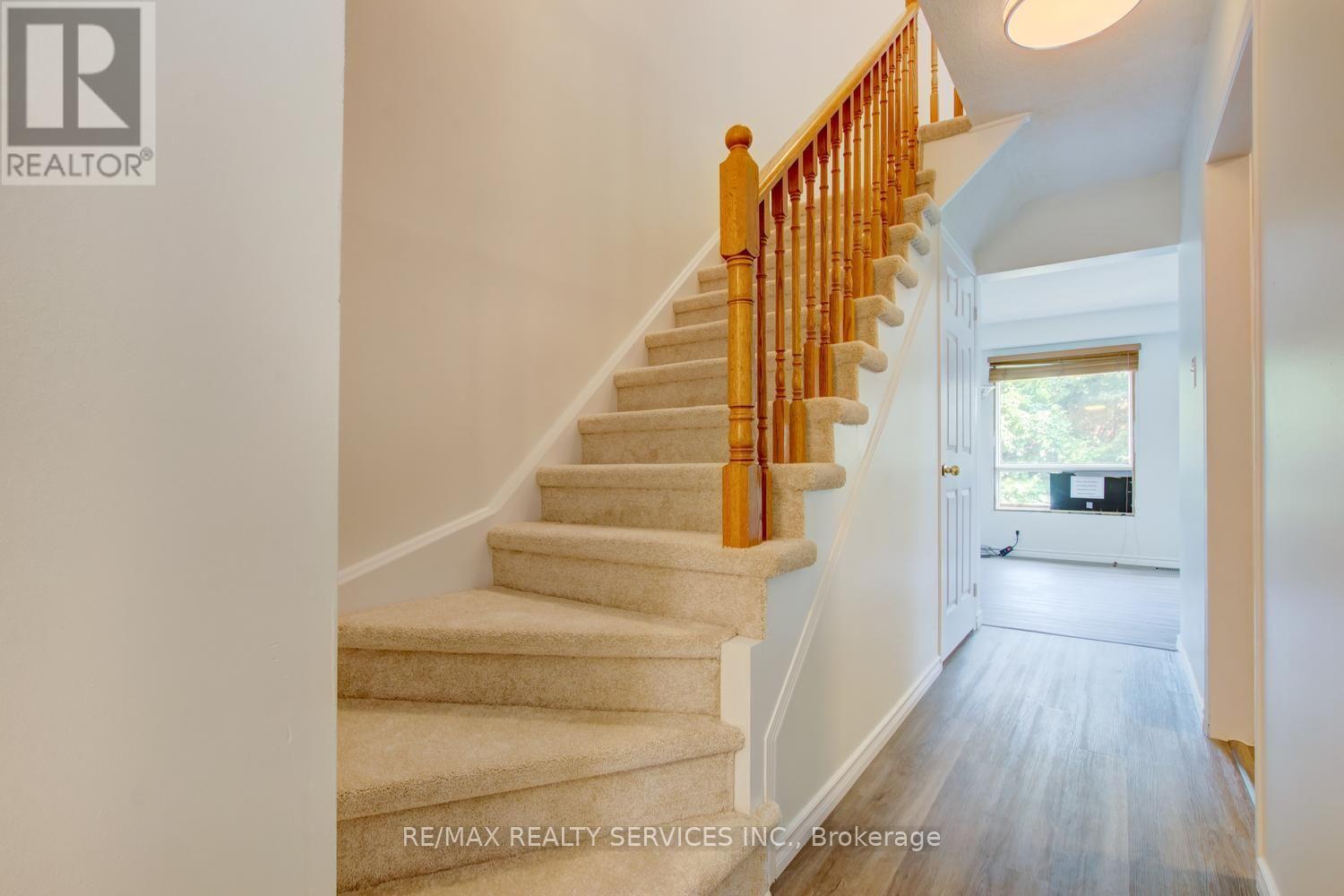 63 Herkes Drive, Brampton, Ontario  L6Y 5B2 - Photo 3 - W13600968