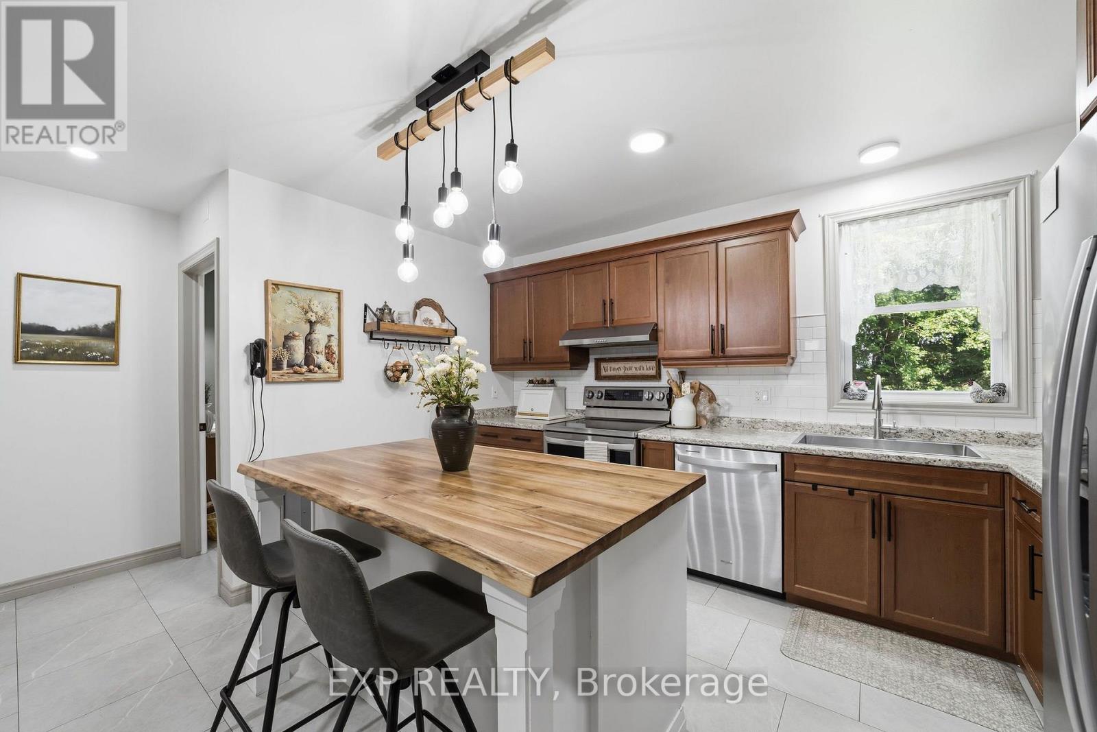 21243 Taits Road, Southwest Middlesex, Ontario  N0L 1M0 - Photo 9 - X13601254