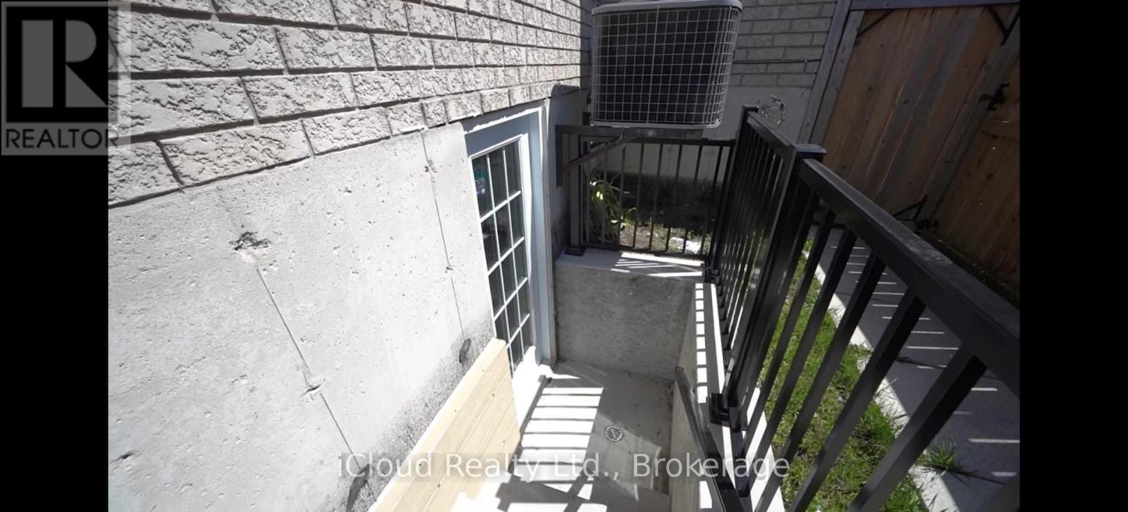 72 Graihawk Drive, Barrie, Ontario  L4N 6G7 - Photo 3 - S13601158