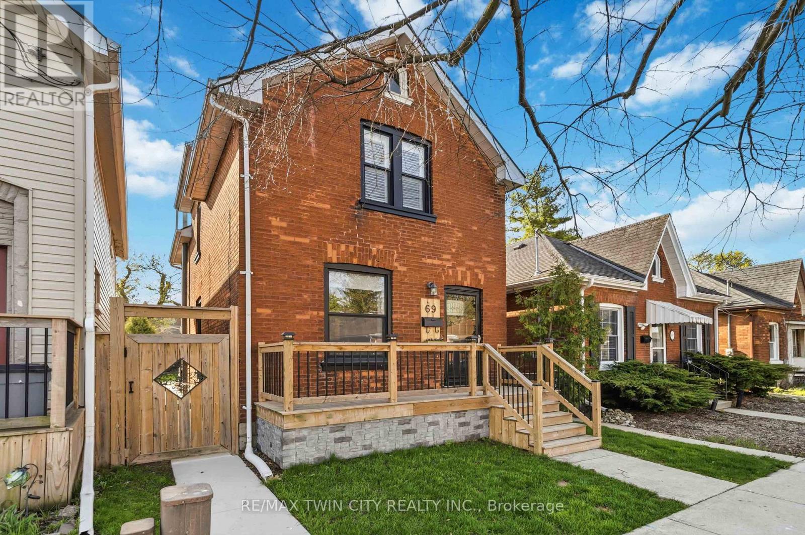 69 St Paul Avenue, Brantford, Ontario  N3T 4E7 - Photo 1 - X13601192
