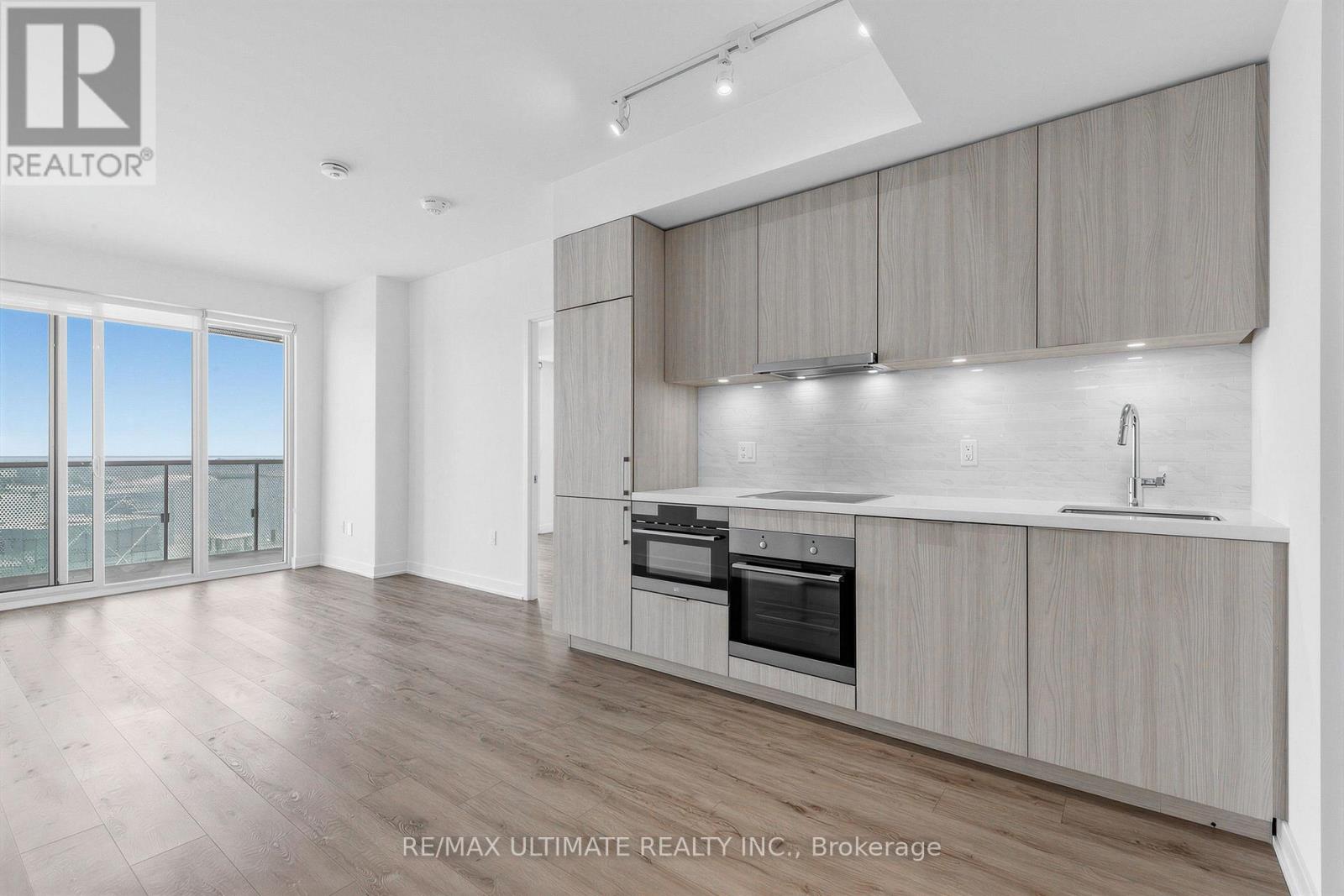 1901 - 15 Queens Quay E, Toronto, Ontario  M5E 0A5 - Photo 2 - C13601318