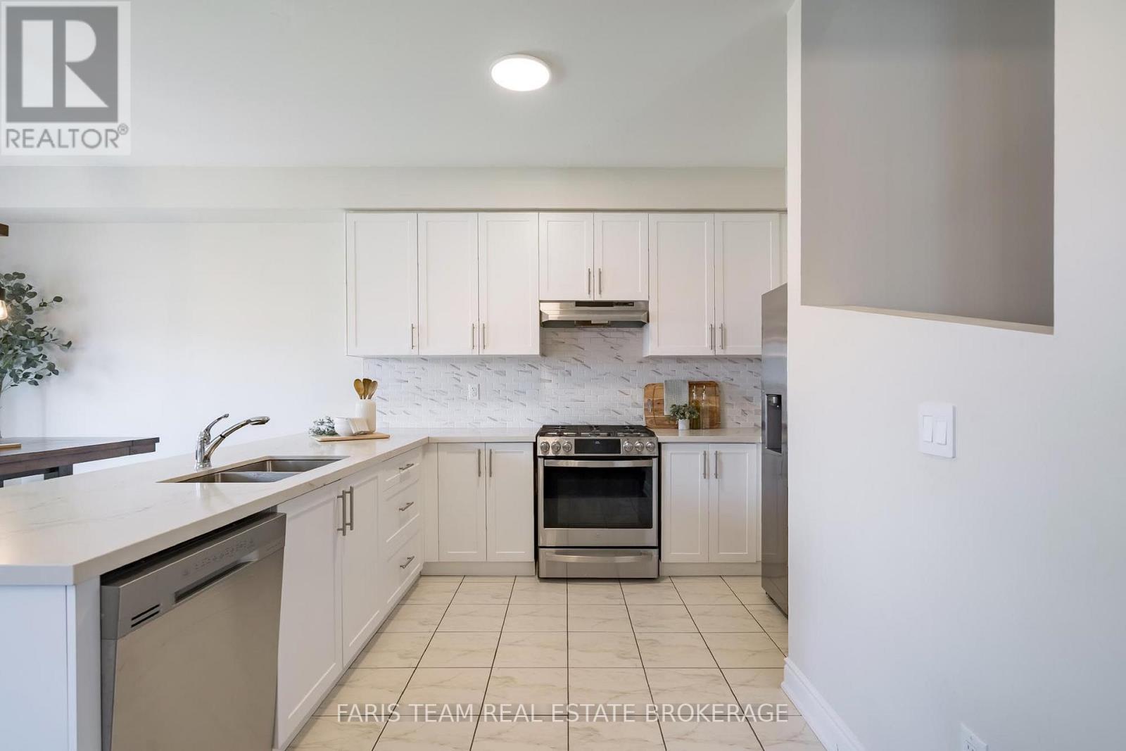 171 Heritage Street, Bradford West Gwillimbury, Ontario  L3Z 4M6 - Photo 7 - N13601284