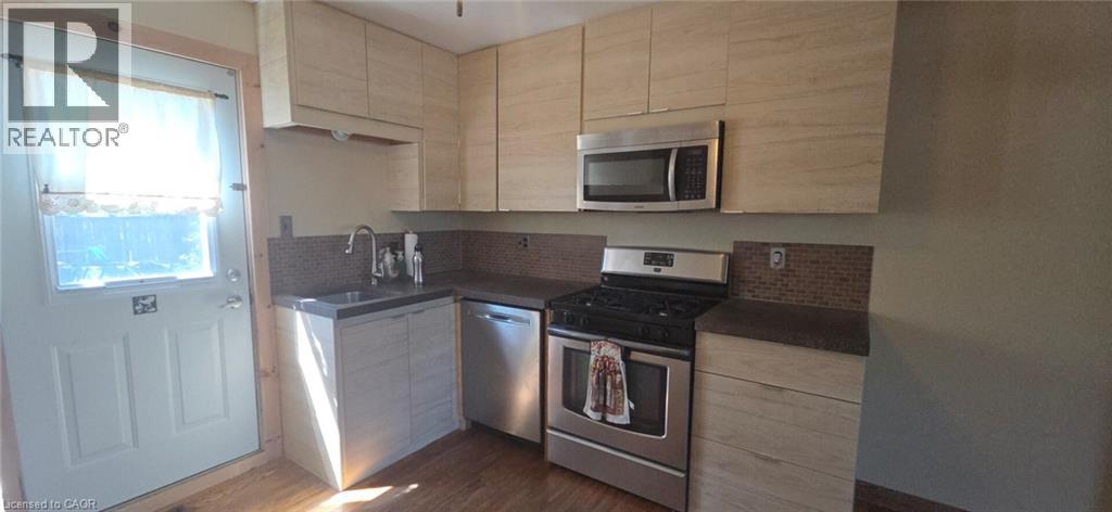 274 East 38th Street, Hamilton, Ontario  L8V 4G3 - Photo 10 - 40850602