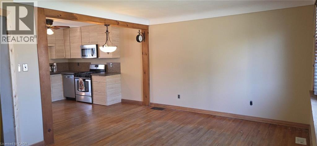274 East 38th Street, Hamilton, Ontario  L8V 4G3 - Photo 5 - 40850602