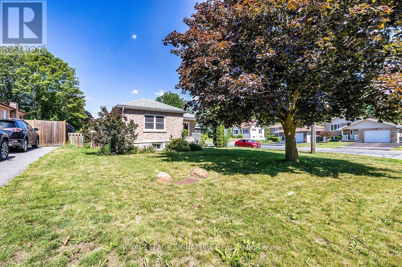 812 SCHNEIDER PLACE, Peterborough (Northcrest Ward 5)