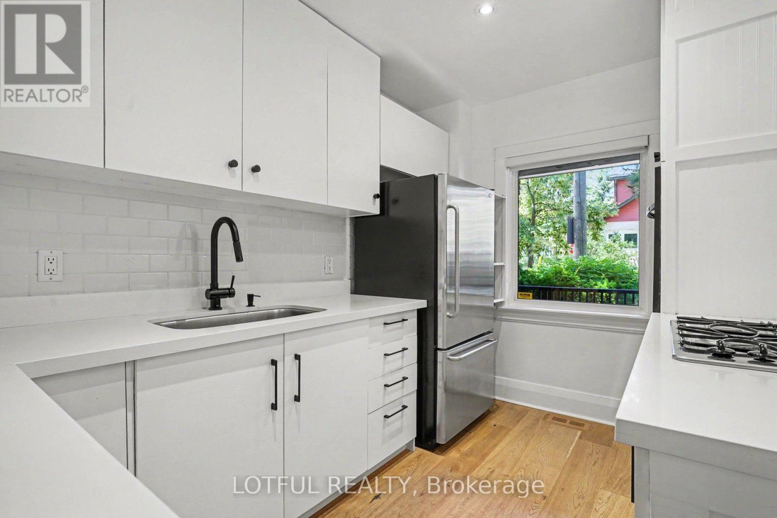 3 Martin Road, Toronto, Ontario  M4S 2V1 - Photo 8 - C13601524