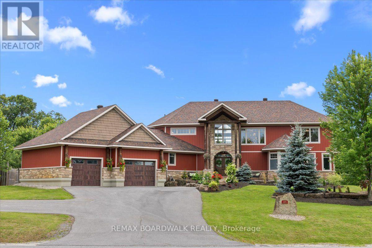 225 HILLCREST DRIVE, Mississippi Mills, Ontario