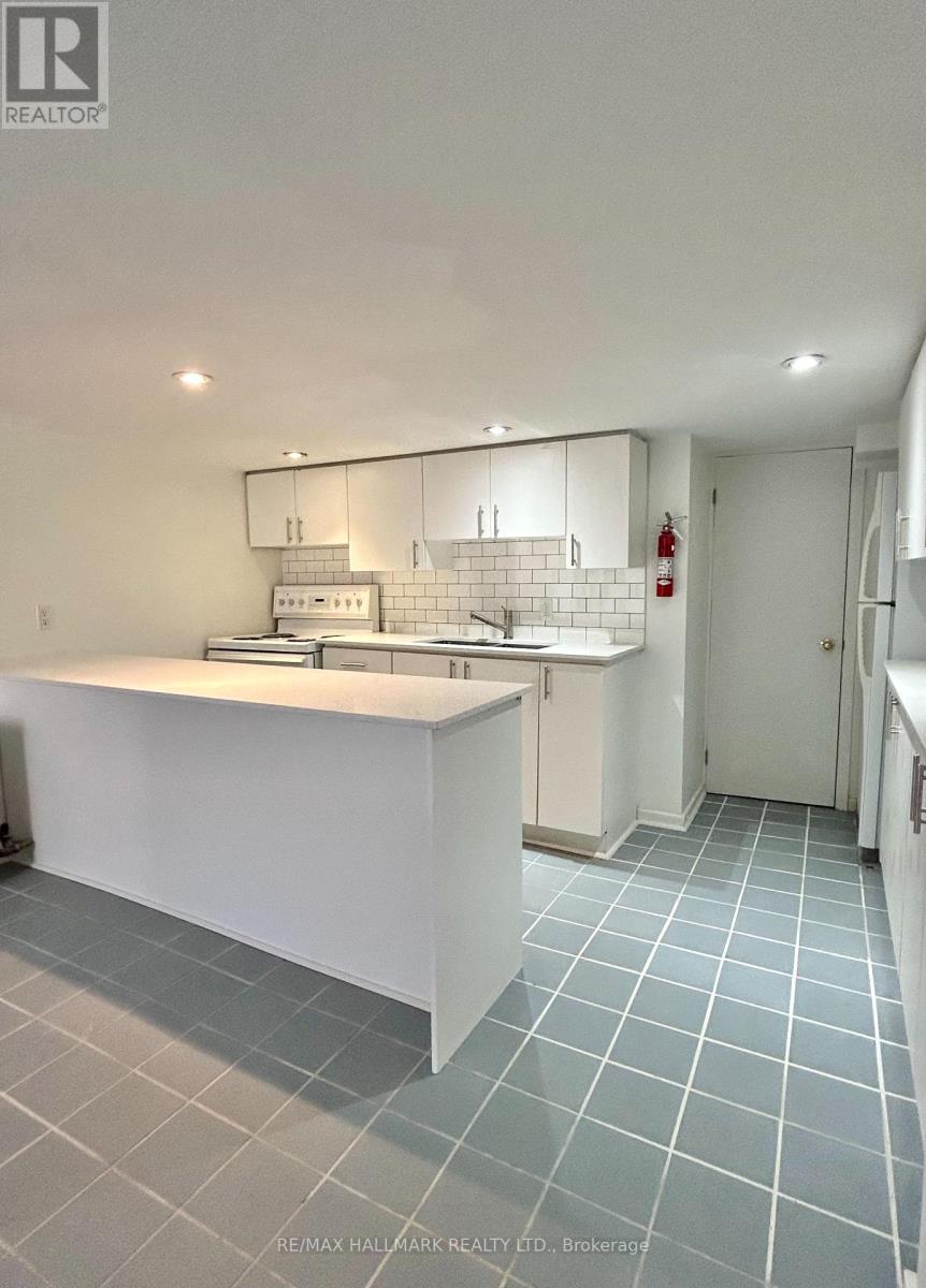 LOWER - 375 PALMERSTON BOULEVARD, Toronto, Ontario