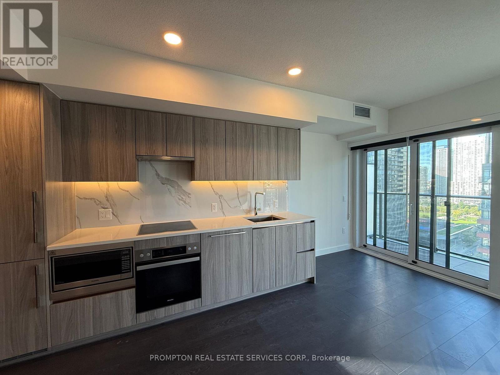 1715 - 3 Concord Cityplace Way, Toronto, Ontario  M5V 0X4 - Photo 3 - C13601600