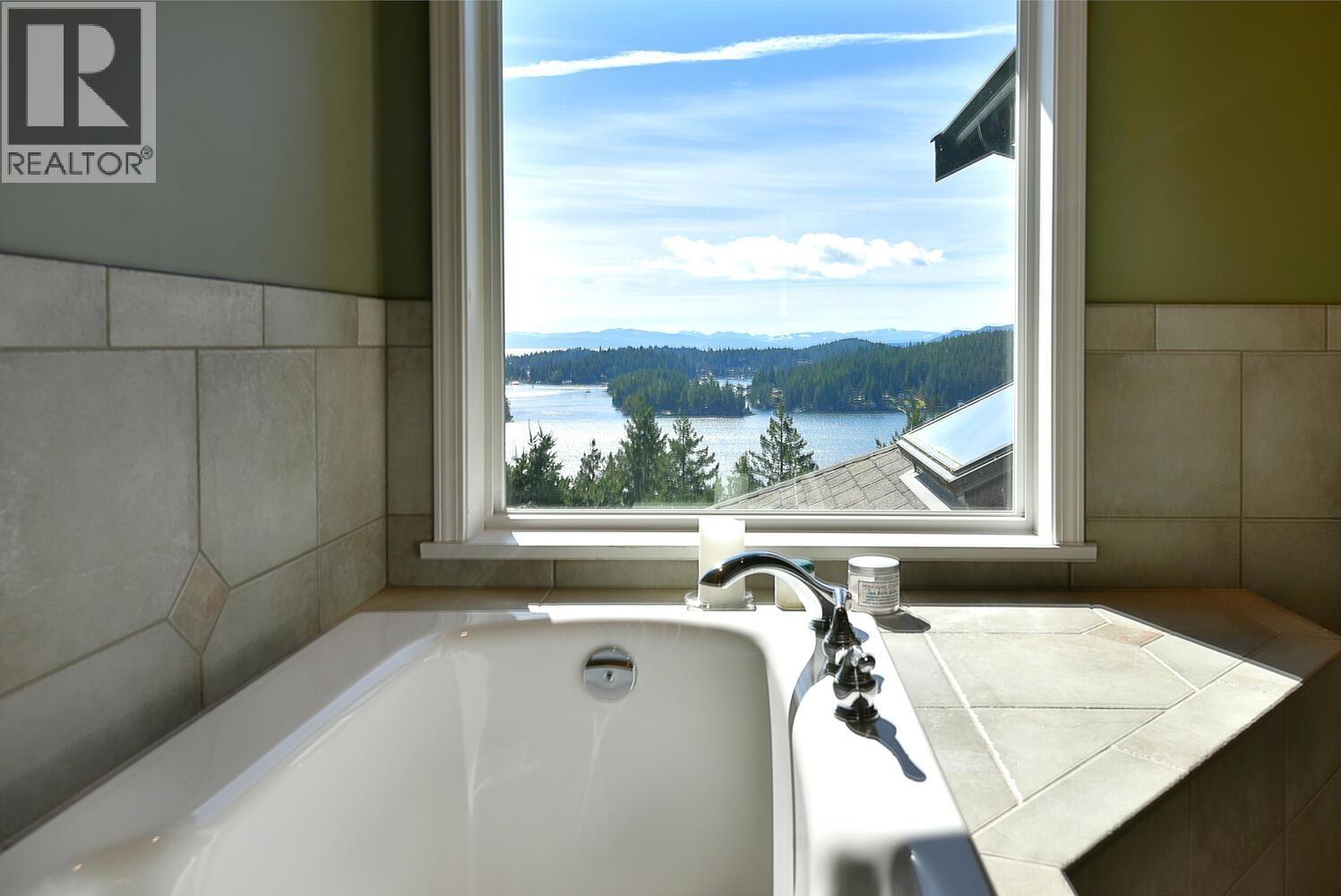4862 Hotel Lake Road, Garden Bay, British Columbia  V0N 1S1 - Photo 18 - R3149529