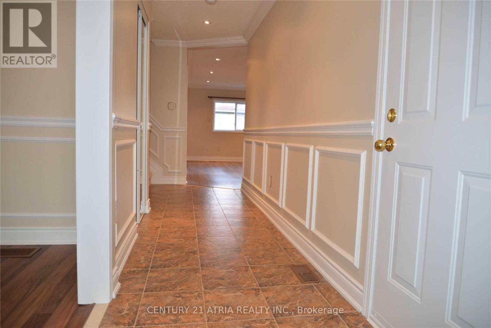 82 Red River Crescent, Newmarket, Ontario  L3X 2R5 - Photo 3 - N13601548