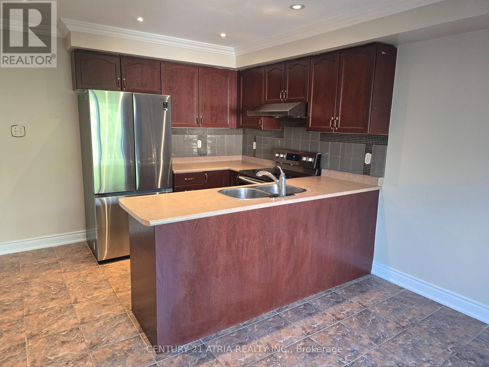 82 Red River Crescent, Newmarket, Ontario  L3X 2R5 - Photo 7 - N13601548