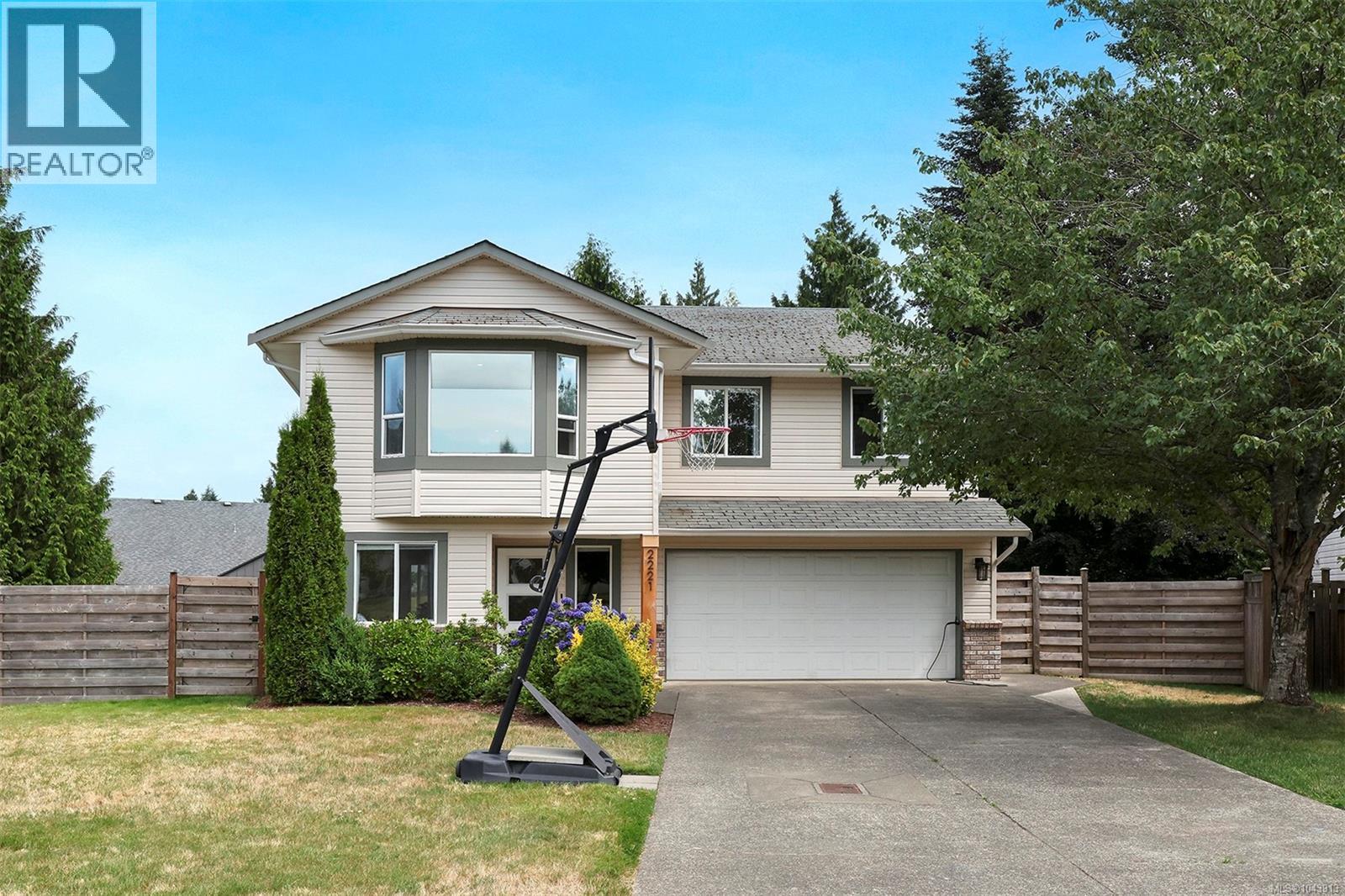 2221 HERON Cres
