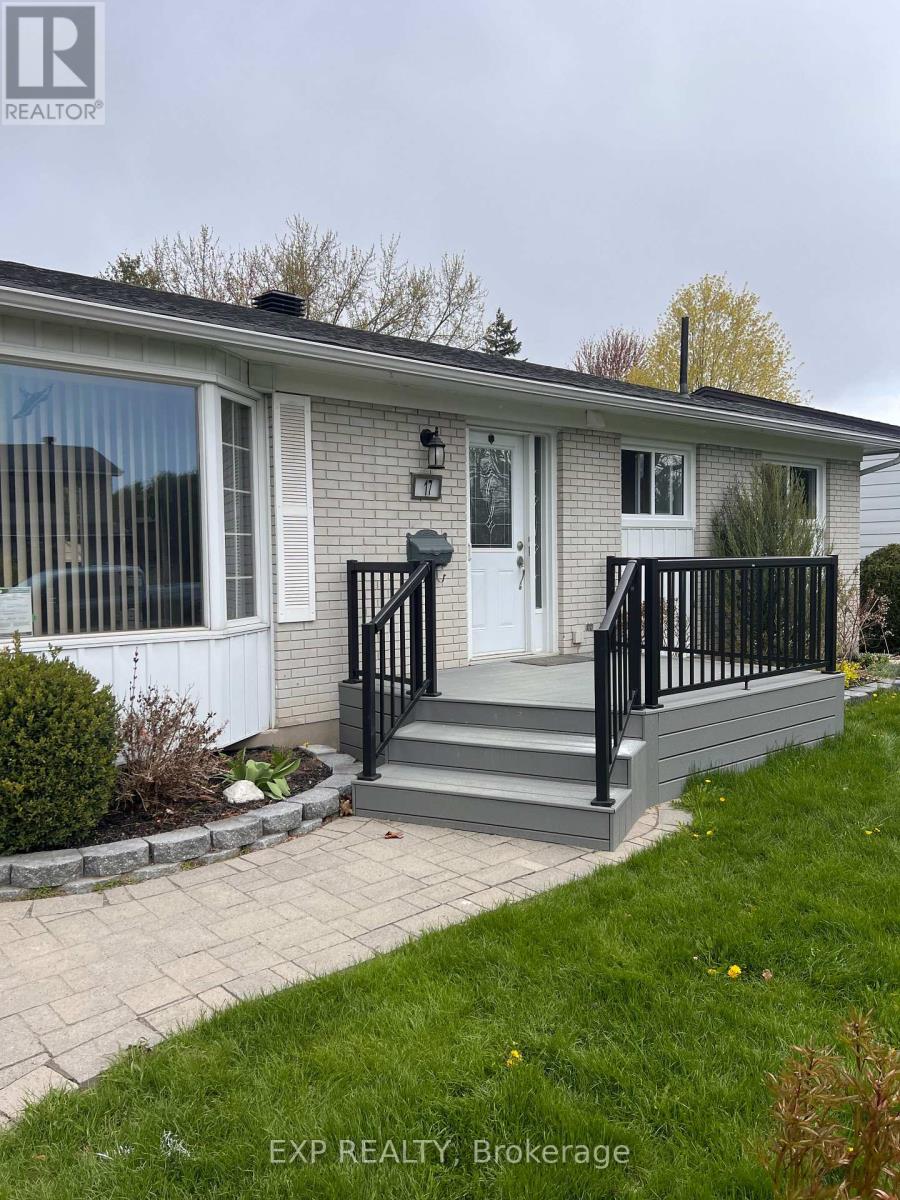 1 - 17 Canfield Road, Ottawa, Ontario  K2H 5S7 - Photo 2 - X13601880