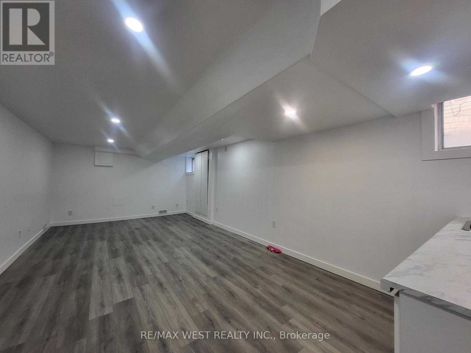 Lower - 975 Broadview Avenue, Toronto, Ontario  M4K 2R9 - Photo 4 - E13426856