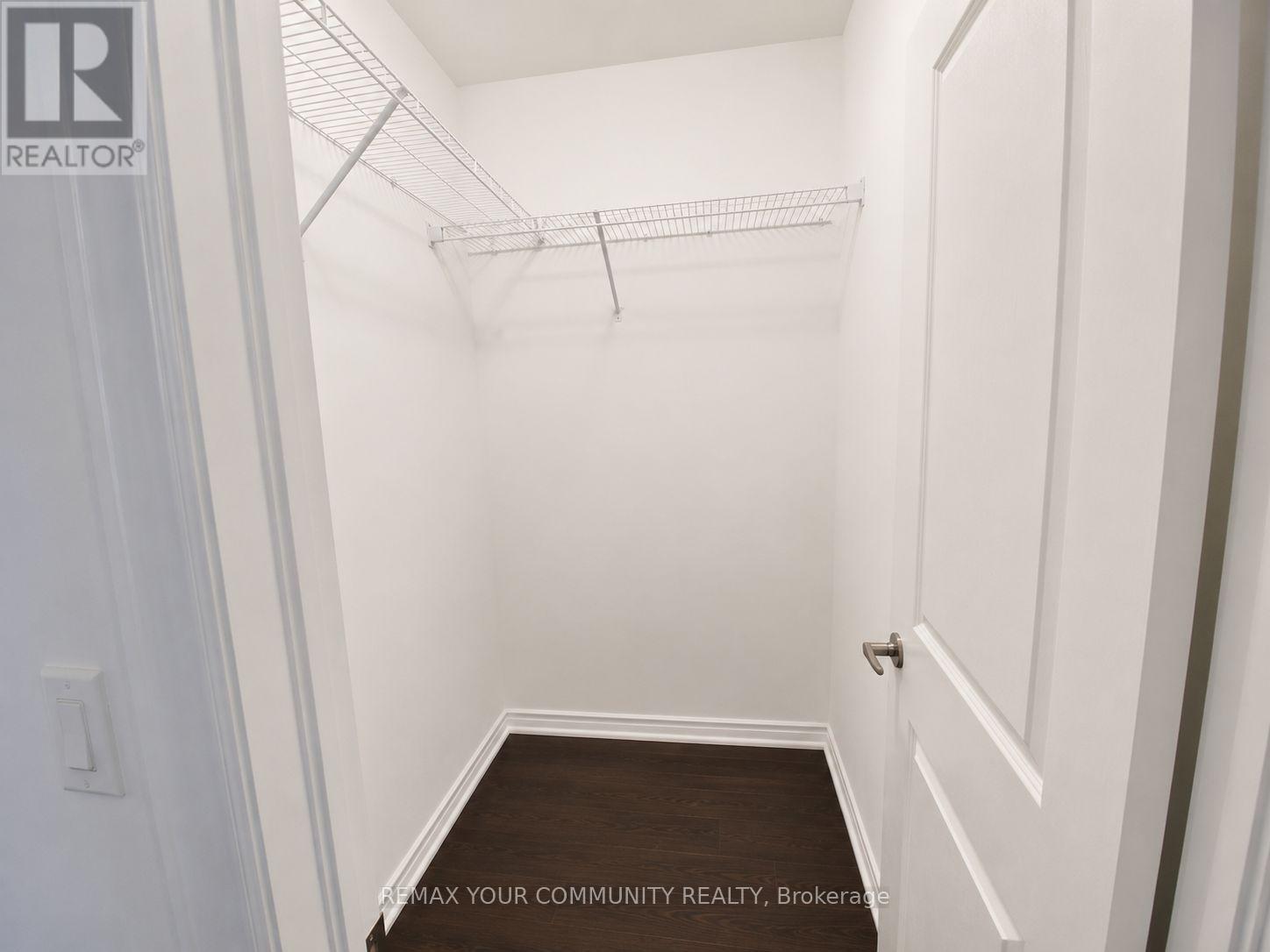 196 Pine Grove Road W, Vaughan, Ontario  L4L 2H2 - Photo 3 - N13601854