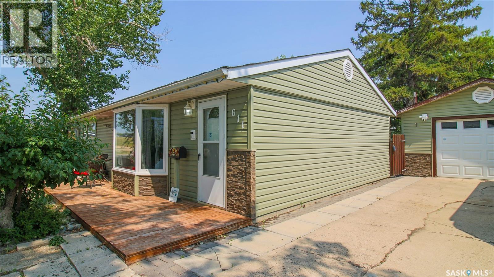 611 McIntosh STREET, regina, Saskatchewan