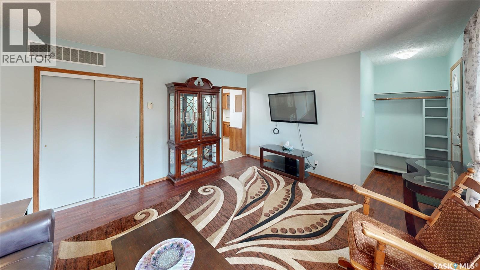 611 Mcintosh Street, Regina, Saskatchewan  S4T 5B3 - Photo 4 - SK043554