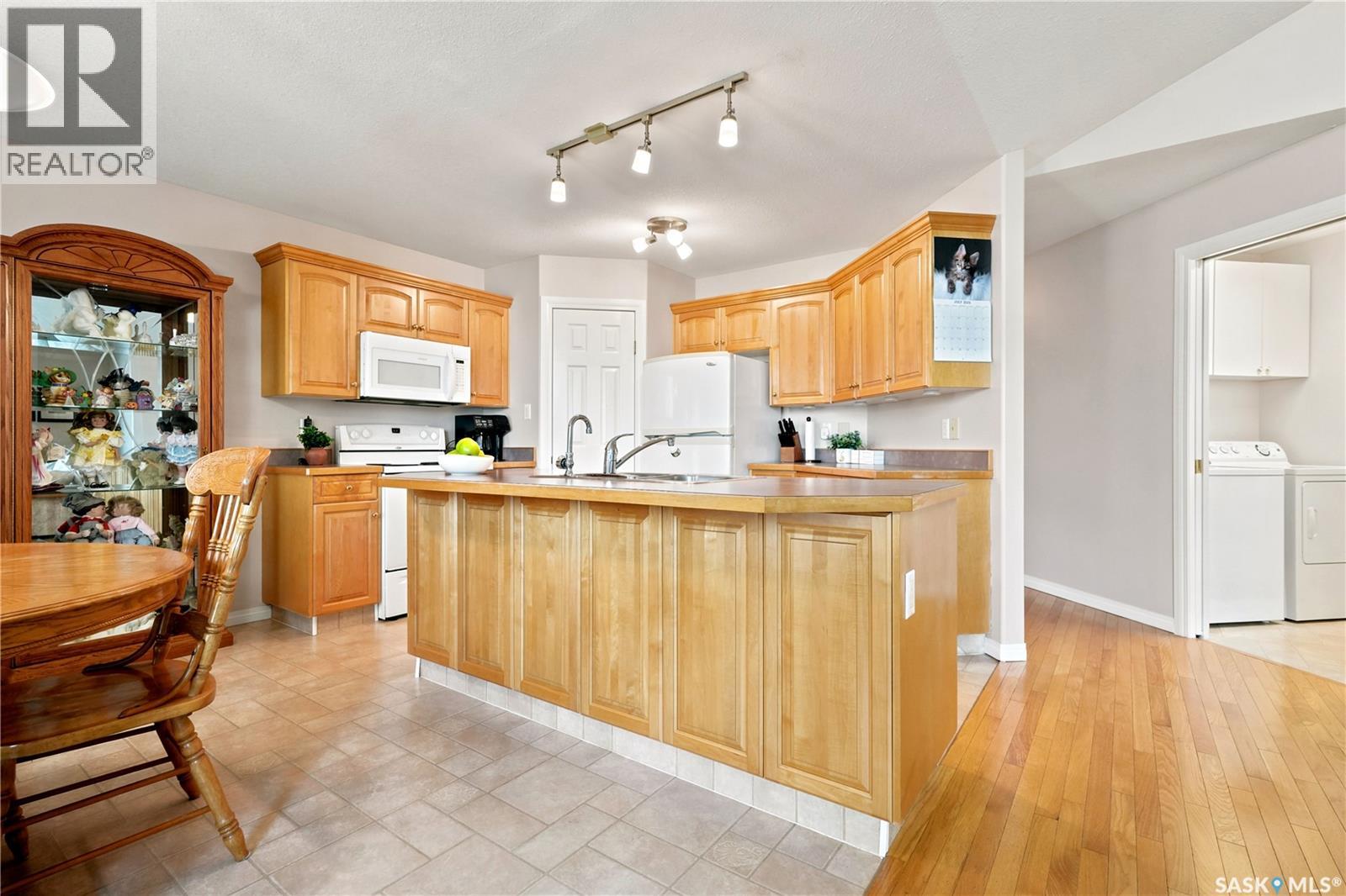 3291 Thames Crescent E, Regina, Saskatchewan  S4V 2Y9 - Photo 6 - SK043335