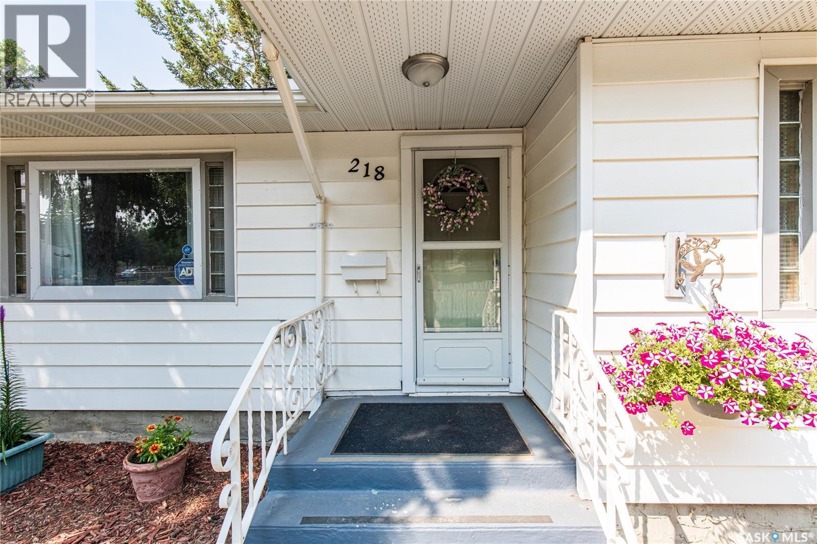 218 Coteau Street W, Moose Jaw, Saskatchewan  S6H 5C7 - Photo 3 - SK043496