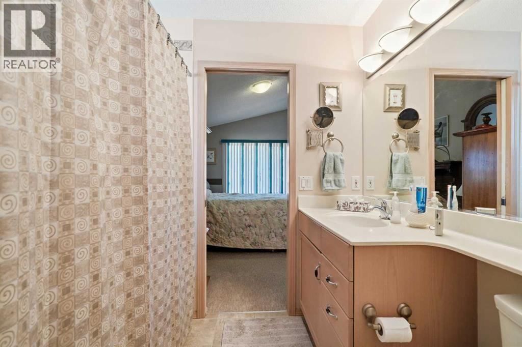 164 Sunterra Heights, Cochrane, Alberta  T4C 1W7 - Photo 25 - A2328025