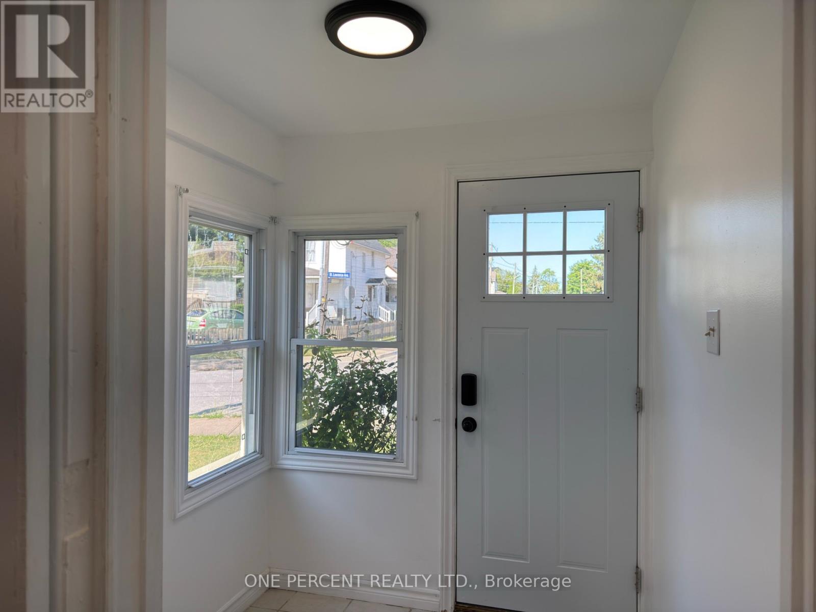 5082 Saint Lawrence Avenue, Niagara Falls, Ontario  L2E 3Y8 - Photo 2 - X13502918