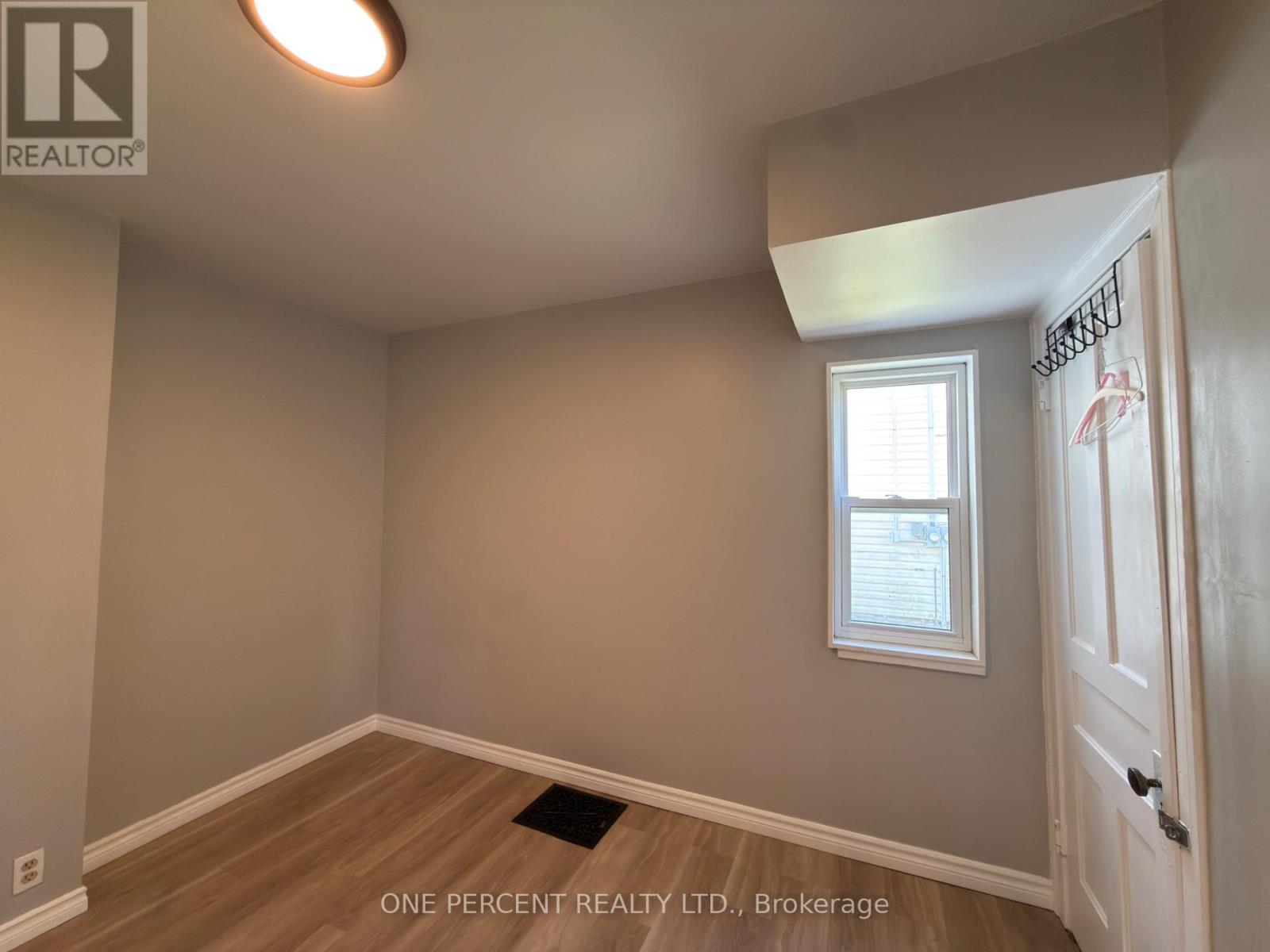 5082 Saint Lawrence Avenue, Niagara Falls, Ontario  L2E 3Y8 - Photo 9 - X13502918
