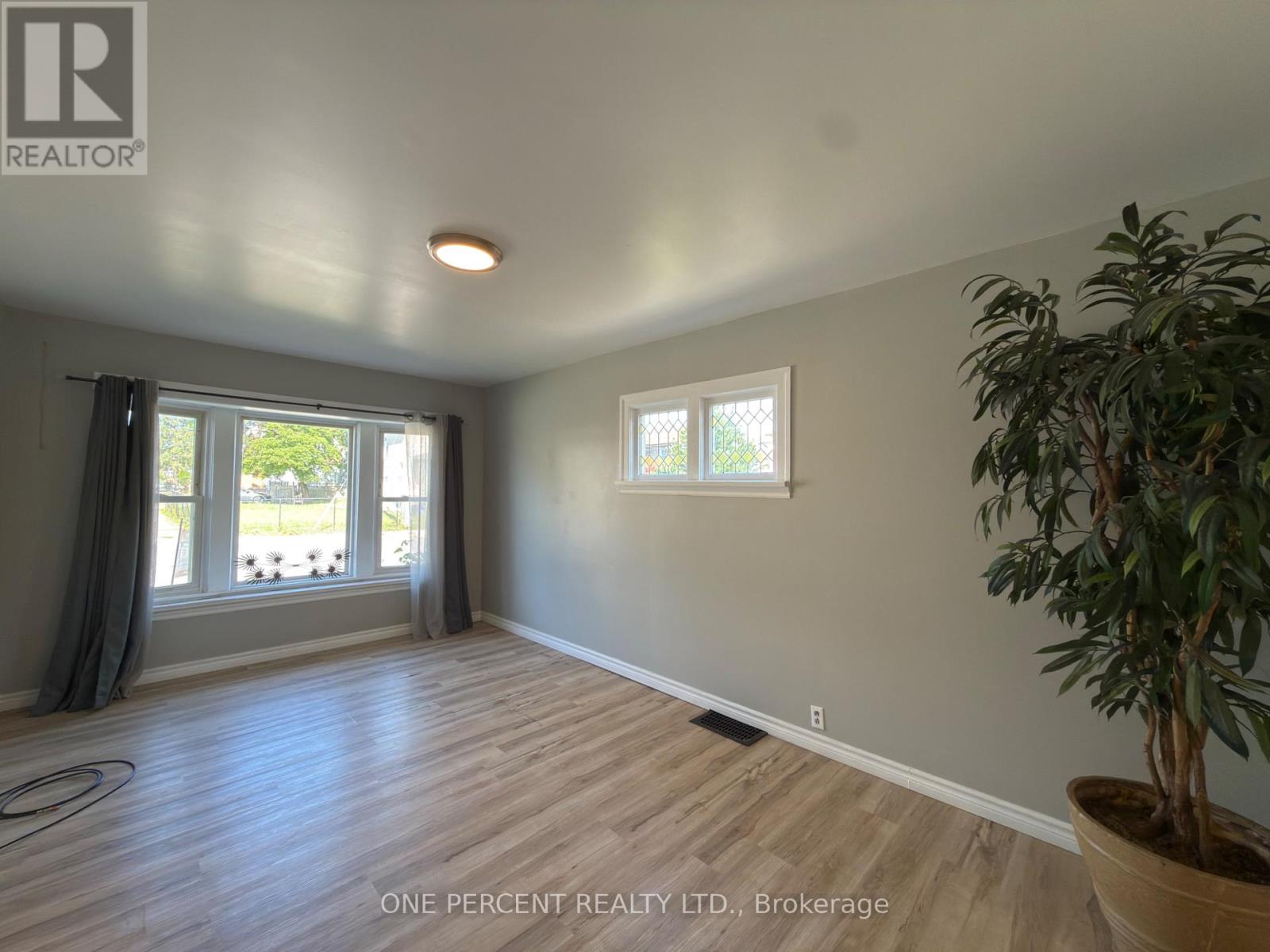 5082 Saint Lawrence Avenue, Niagara Falls, Ontario  L2E 3Y8 - Photo 4 - X13502918