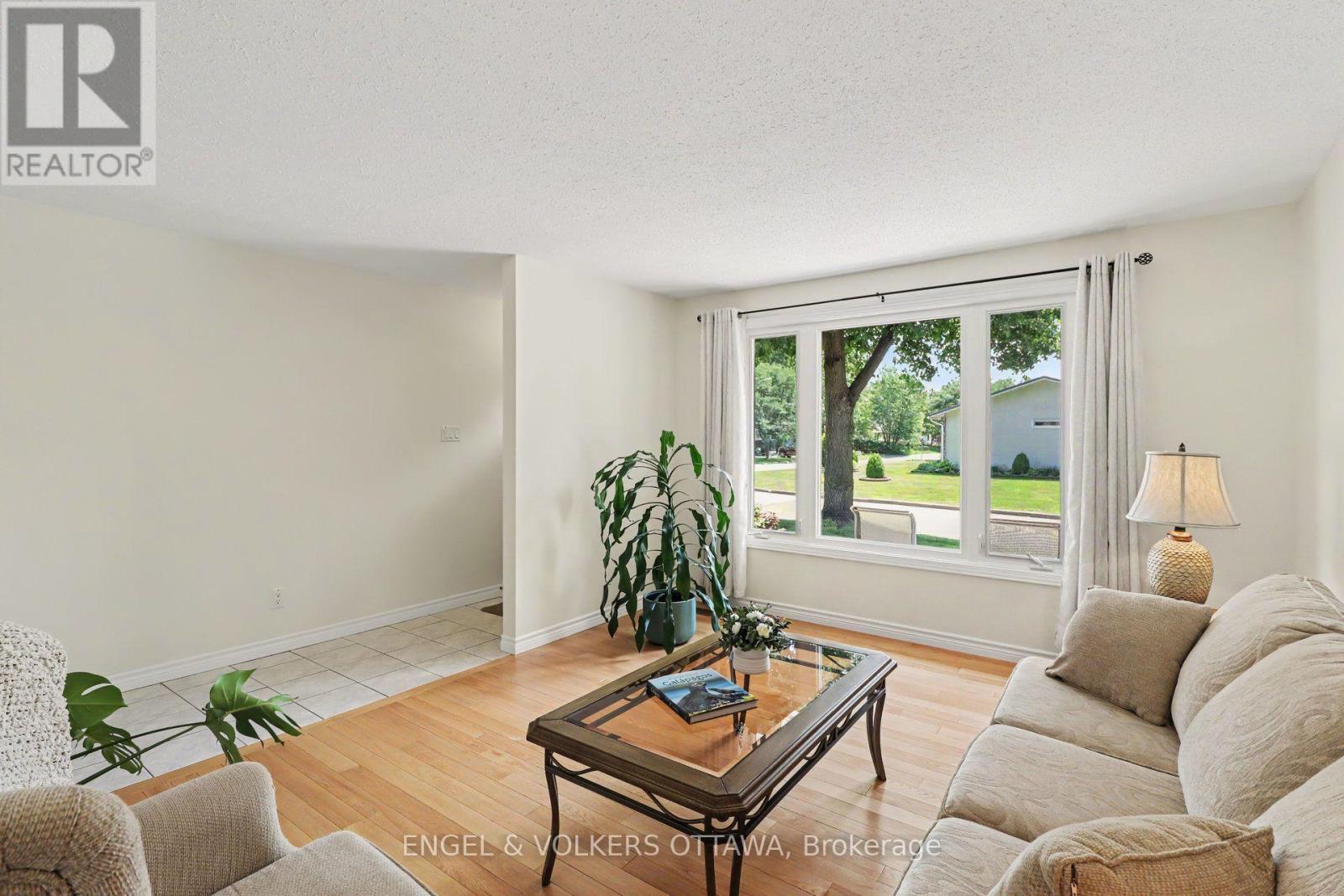 1331 Alloway Crescent, Ottawa, Ontario  K1K 3Y9 - Photo 5 - X13602144