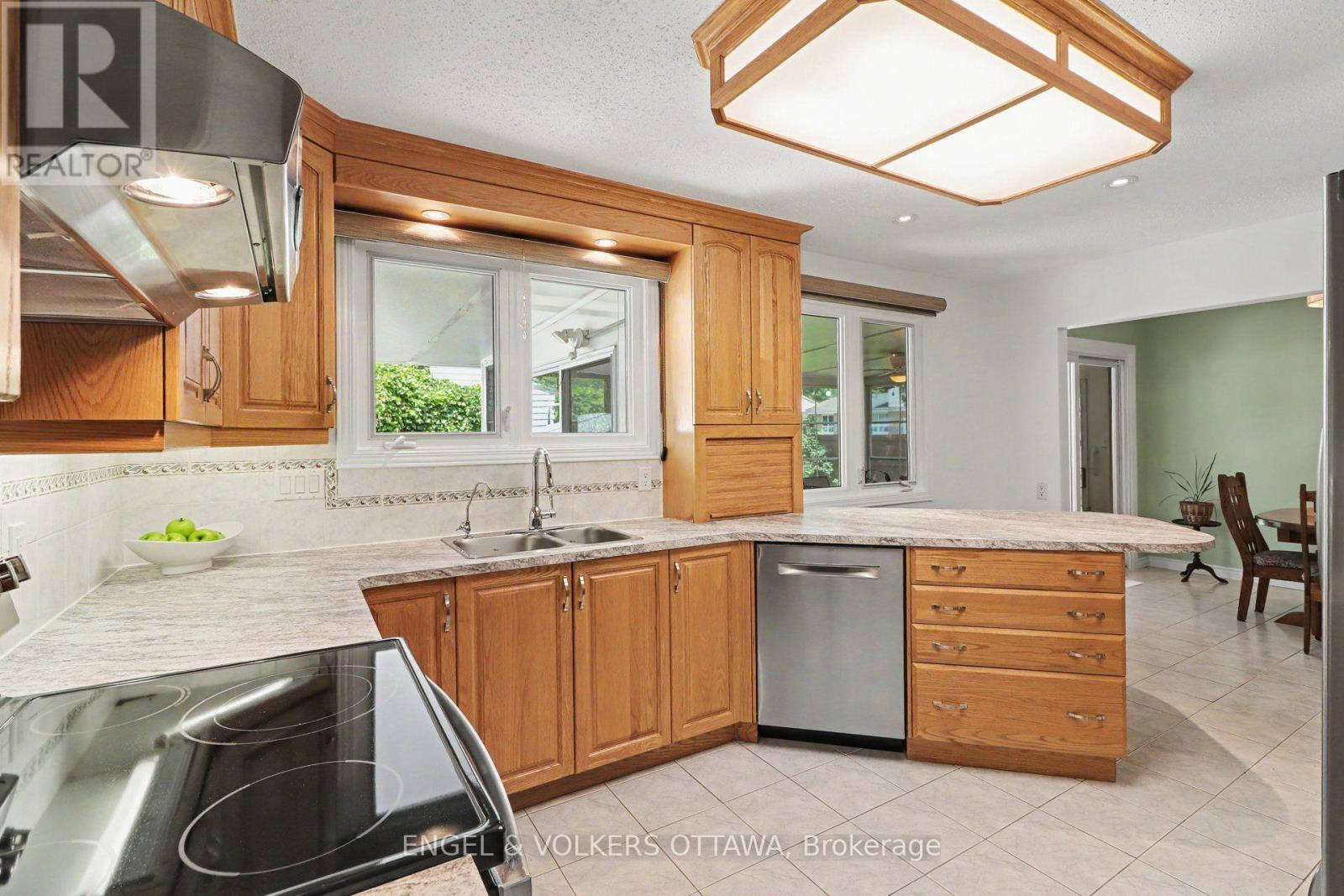 1331 Alloway Crescent, Ottawa, Ontario  K1K 3Y9 - Photo 8 - X13602144