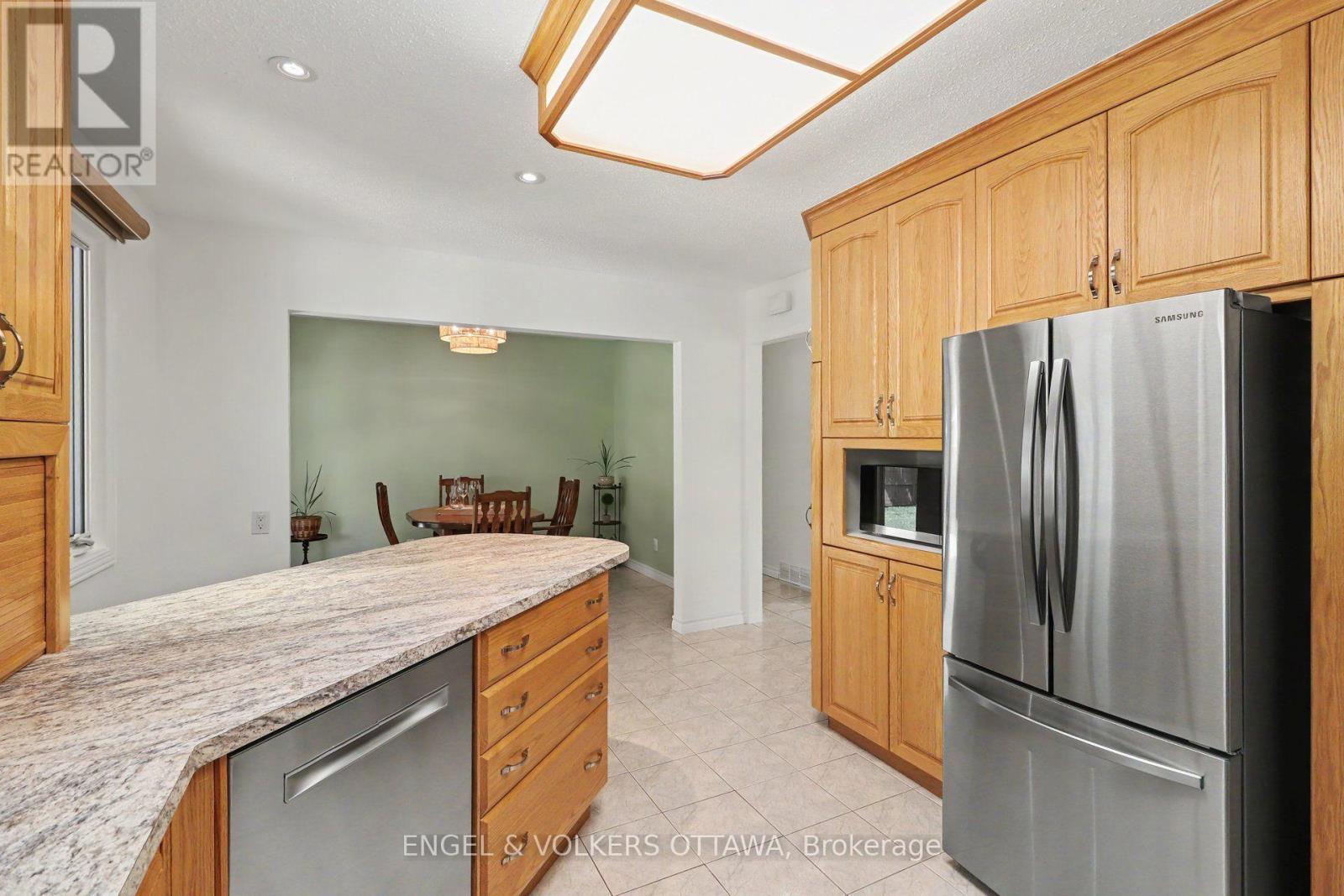 1331 Alloway Crescent, Ottawa, Ontario  K1K 3Y9 - Photo 9 - X13602144