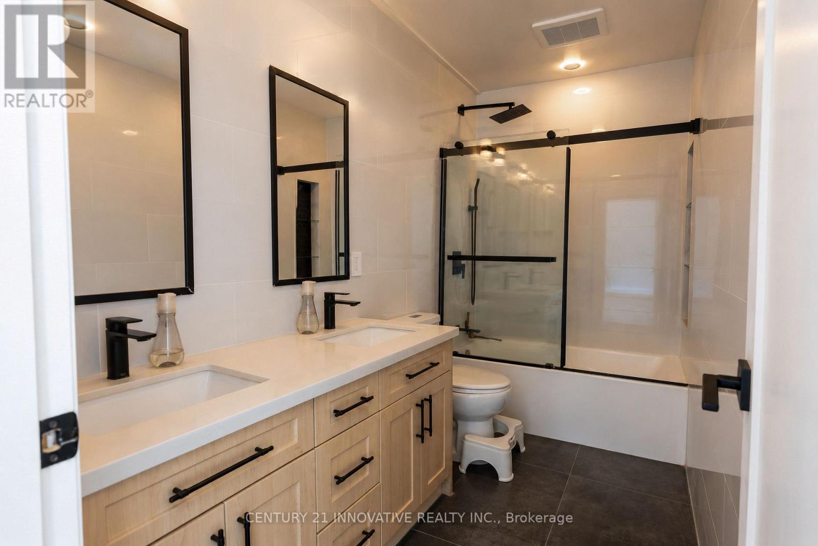19 - 2451 Bridletowne Circle, Toronto, Ontario  M1W 2Y4 - Photo 21 - E13602024