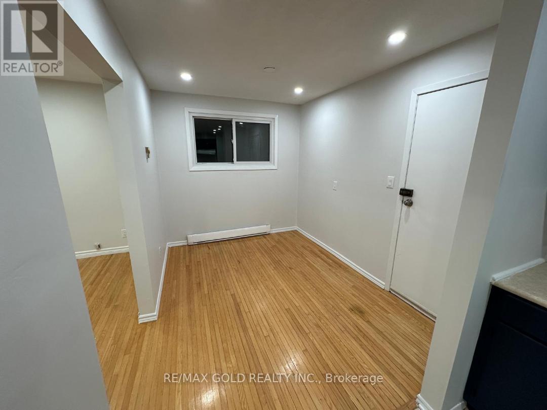 Unit 2 ( Middle ) - 515 Stone Street, Oshawa, Ontario  L1J 1A4 - Photo 14 - E13602032