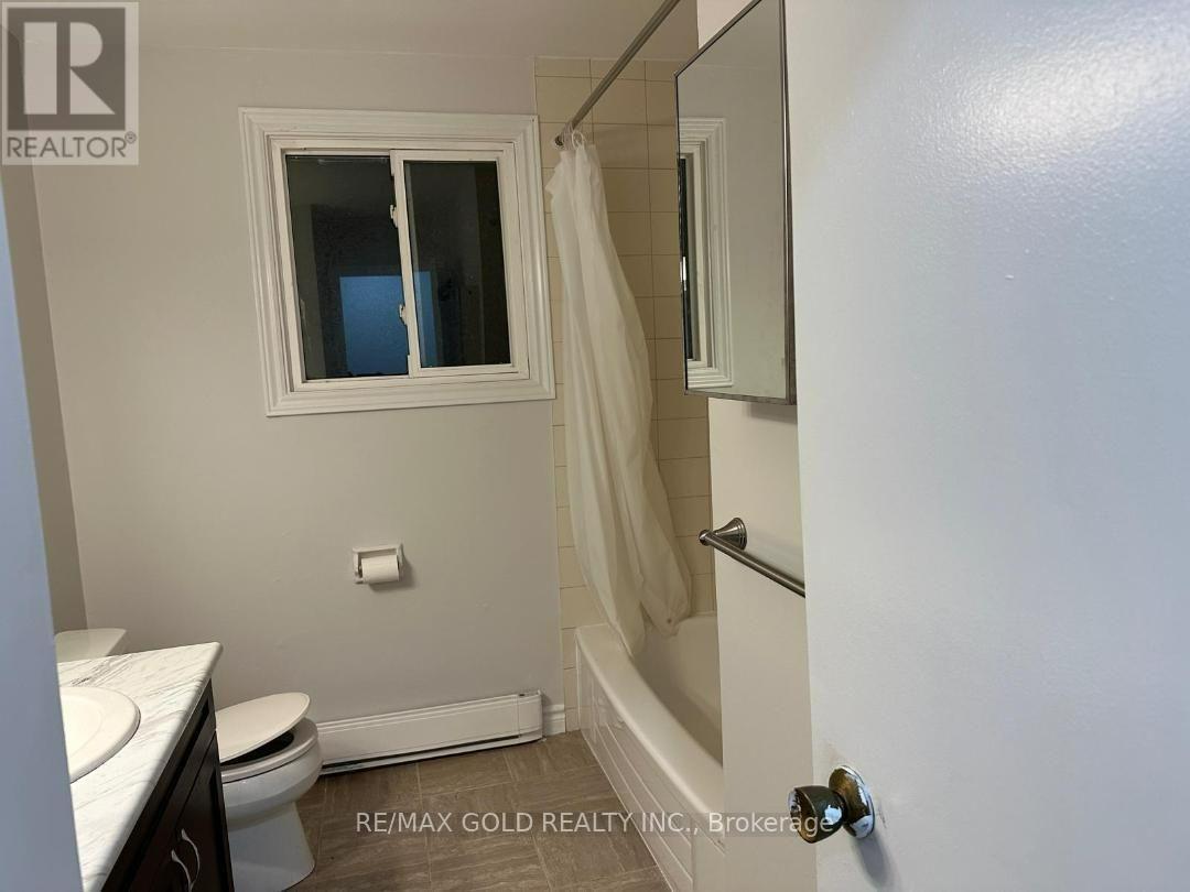 Unit 2 ( Middle ) - 515 Stone Street, Oshawa, Ontario  L1J 1A4 - Photo 19 - E13602032