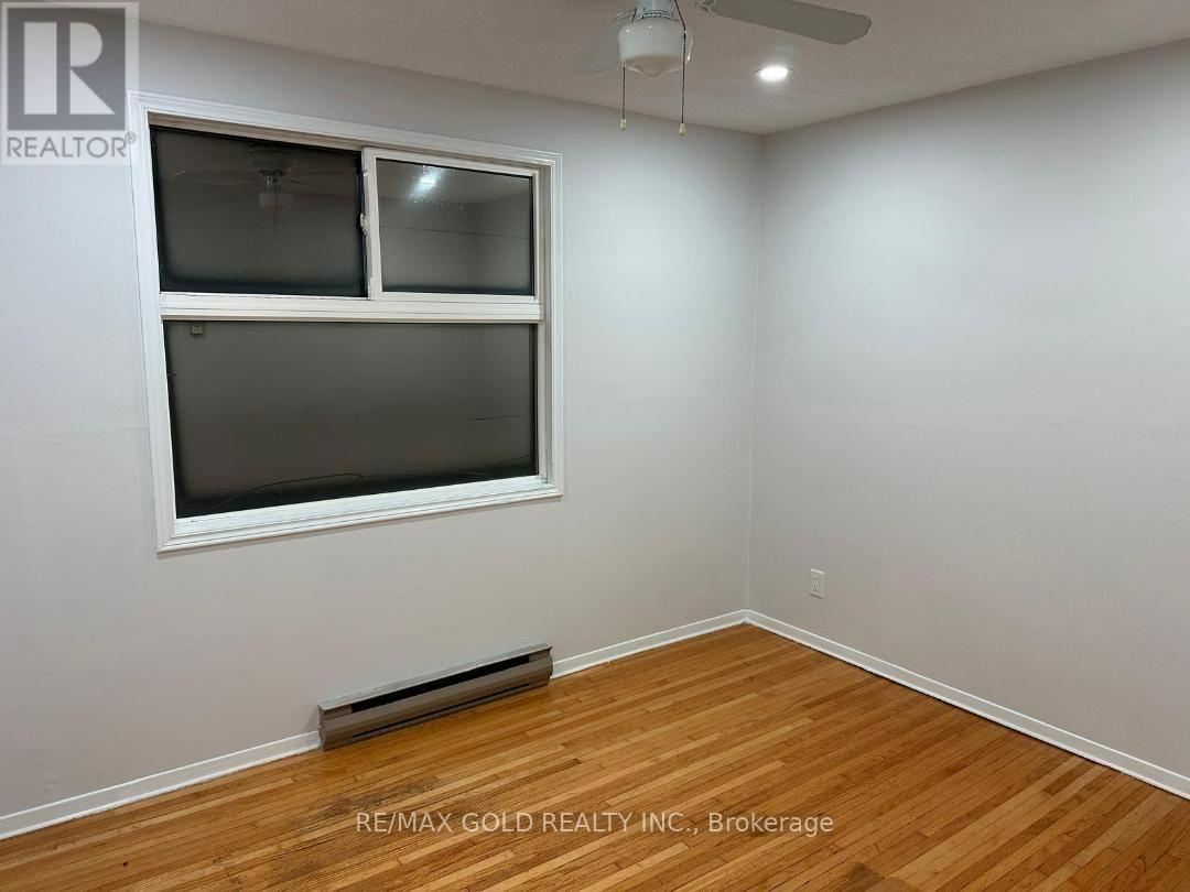 Unit 2 ( Middle ) - 515 Stone Street, Oshawa, Ontario  L1J 1A4 - Photo 22 - E13602032