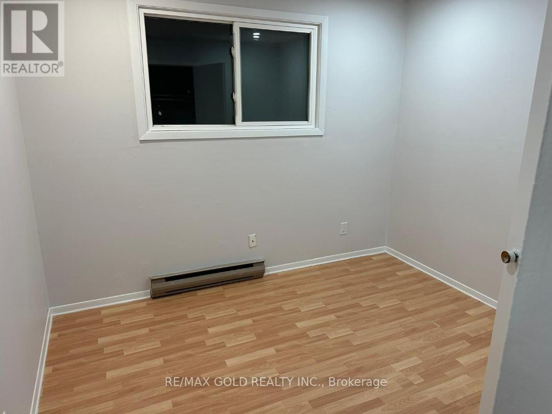 Unit 2 ( Middle ) - 515 Stone Street, Oshawa, Ontario  L1J 1A4 - Photo 24 - E13602032