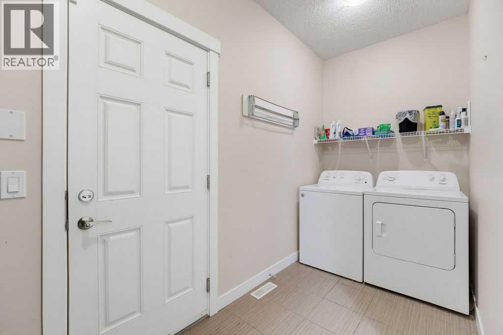 145 Sunset Manor, Cochrane, Alberta  T4C 0N2 - Photo 18 - A2327698