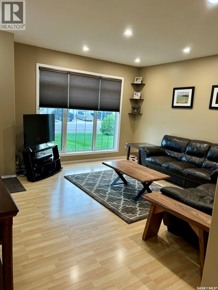 418 Crystal Crescent, Warman, Saskatchewan  S0K 0A1 - Photo 6 - SK043600