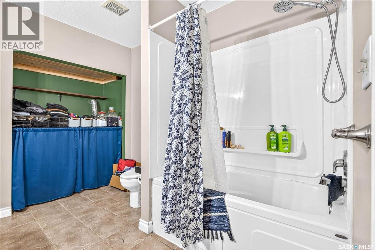 1922 Atkinson Street, Regina, Saskatchewan  S4N 3W5 - Photo 11 - SK043584