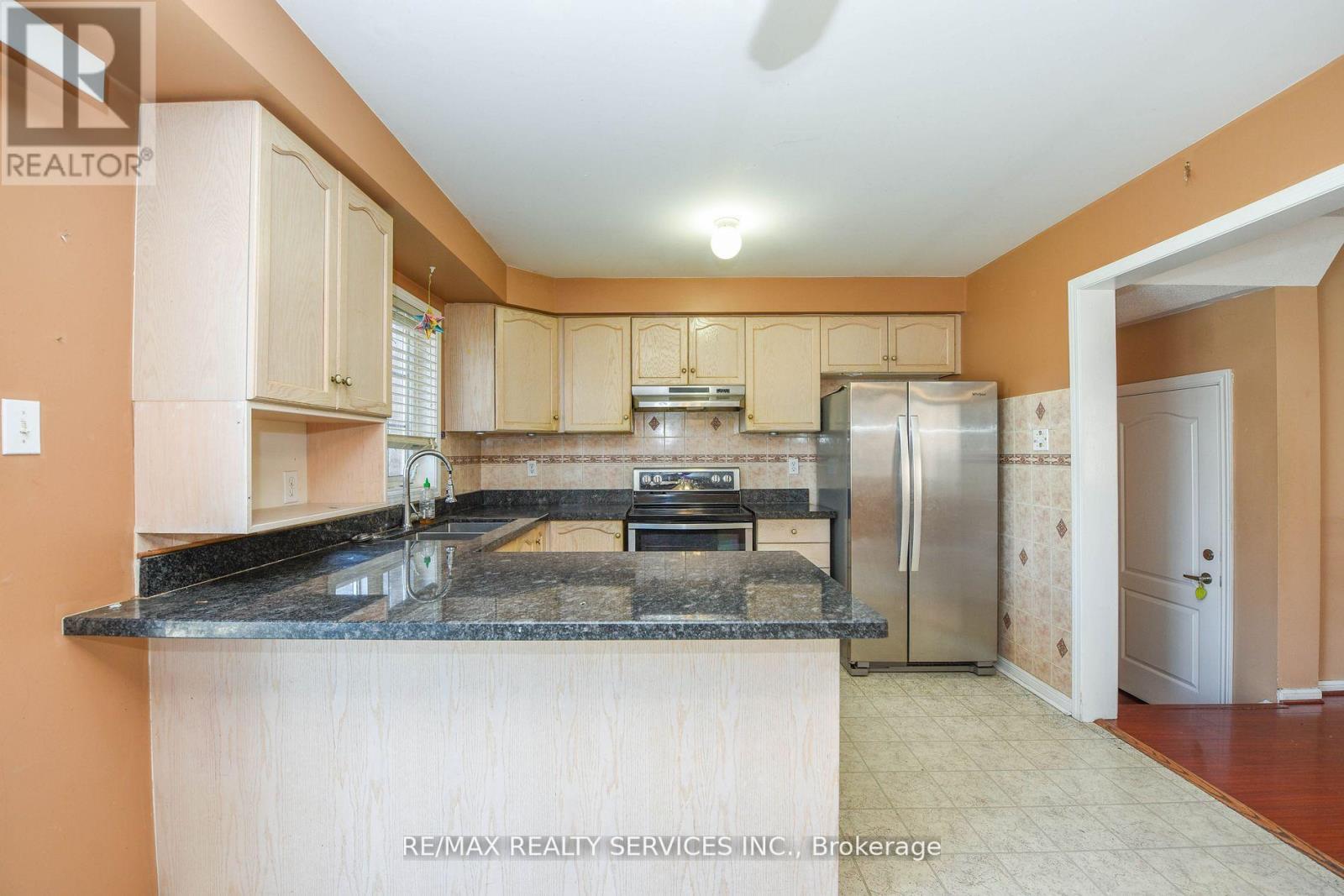 Upper - 172 Native Landing Crescent, Brampton, Ontario  L6X 5A7 - Photo 9 - W13602010