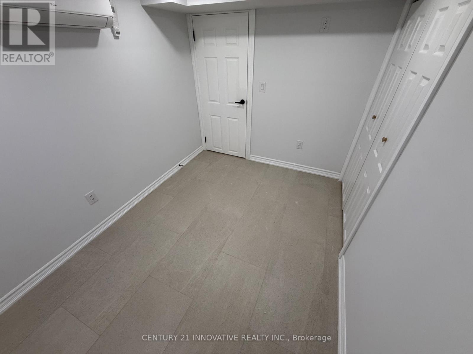 A - 541 Chamberlain Road, Burlington, Ontario  L7L 2V2 - Photo 11 - W13602118