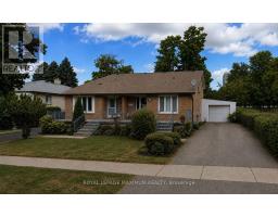 40 BROADOAKS DRIVE, Toronto, Ontario